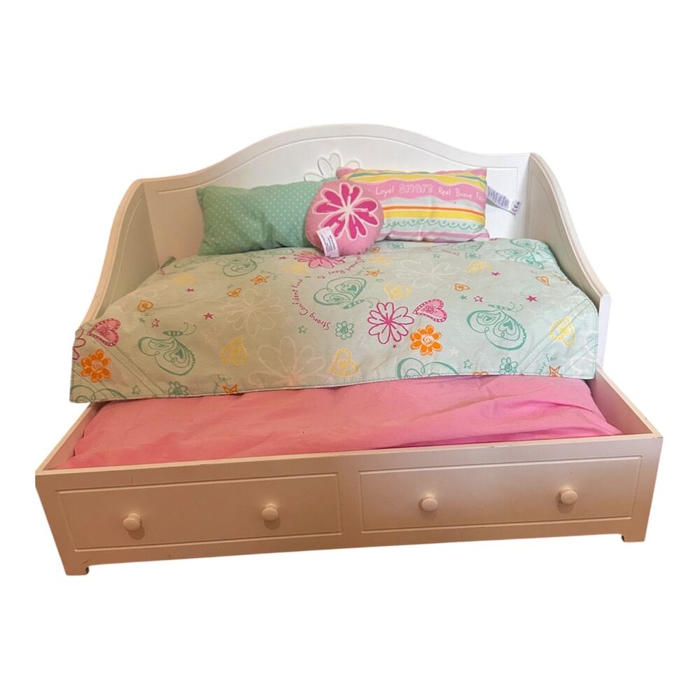 American Girl Truly Me Dreamy Daybed White Trundle Bed with Bedding